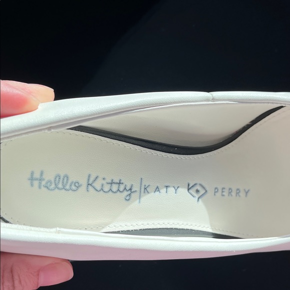 Hello Kitty White Pumps with Red Bow and Yellow Sculpted Heel - Picture 2 of 4